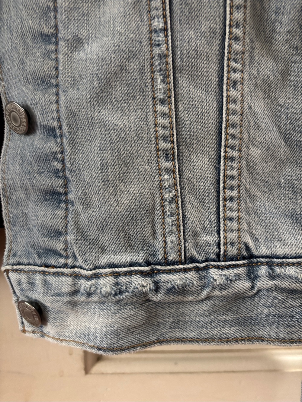 Levi's Light Blue Denim Trucker Jacket - Picture 3 of 7